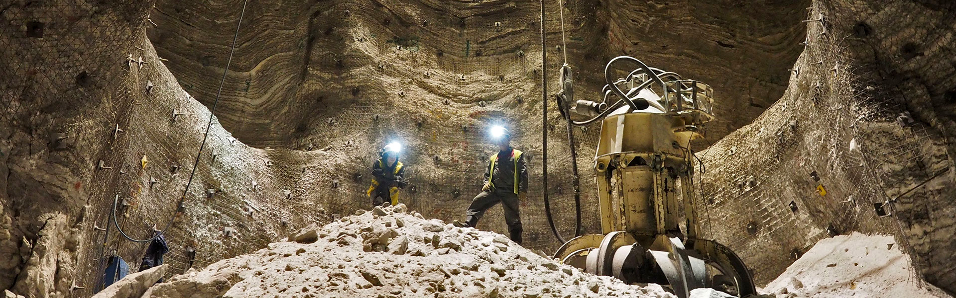 Redpath Deilmann completó la perforación del pozo central, que incluyó un informe geotécnico completo. El diseño completo del eje incluía toda la documentación de aprobación según las regulaciones mineras rusas para el proyecto.